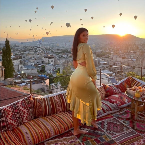 Green one shoulder cut out ruffle dress - Picture 2 of 6